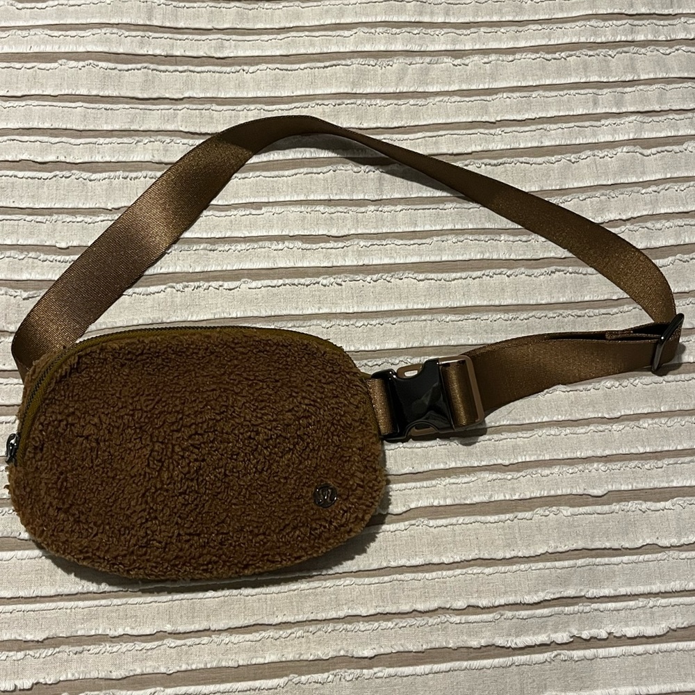 lululemon Everywhere Belt Bag Fleece 1L